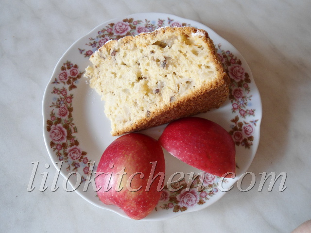Деревенский пирог с яблоками и орехами